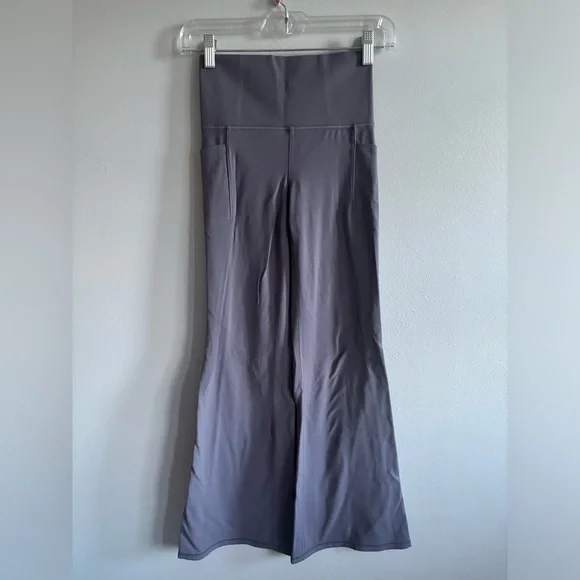 Athleta Women's salutation stash flare pants - Picture 1 of 6